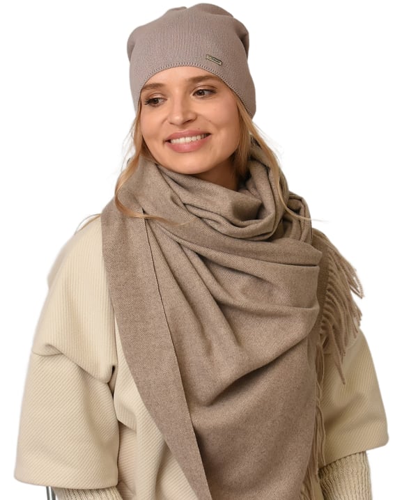 Moderigtig efterårskasket til kvinder med snapback fra POLSK PRODUCENT latte V3