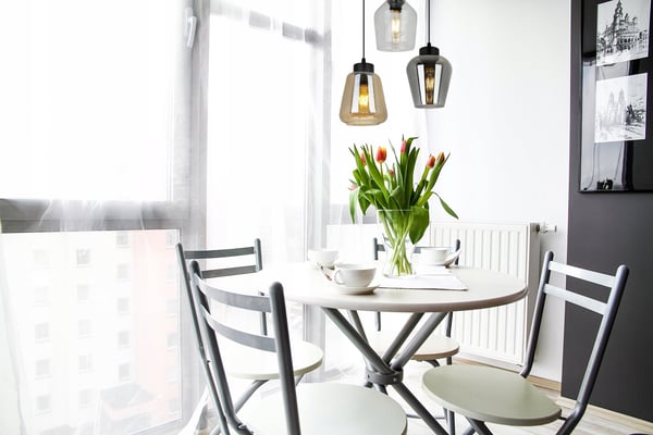 MODERNE ELEGANT HÆNGELAMPE MED GLASSKÆRM