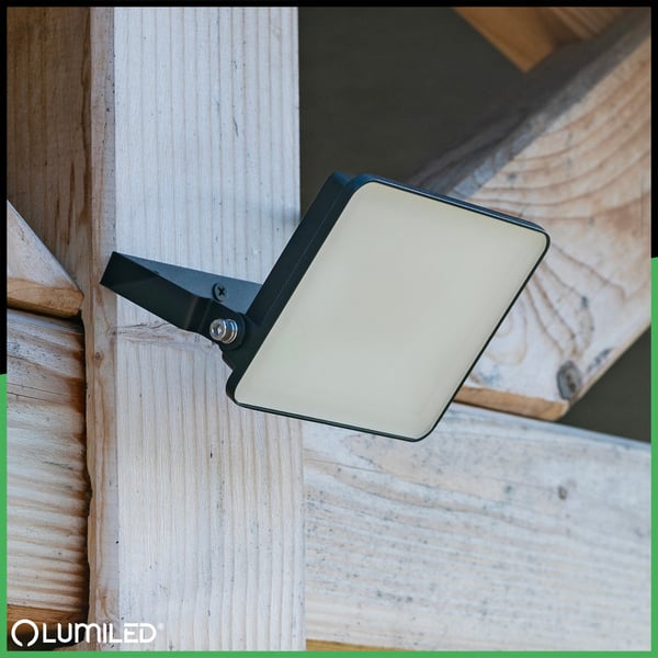 AZZLER 20W 2400lm 4000K IP65 halogenin ulkovalaisin musta LUMILED