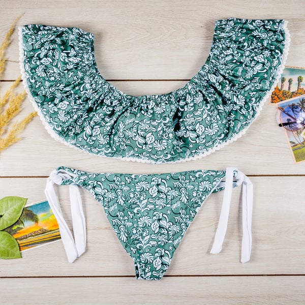 Spansk bikini med bådudskæring og flæser, todelt badedragt, boho-stil, L
