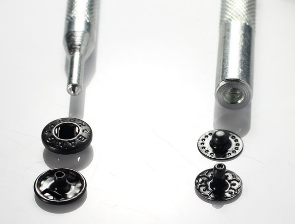 Puristustyökalu 12,5 mm:n nepparien ja rei'ittimen kiinnittämiseen, 64 kpl
