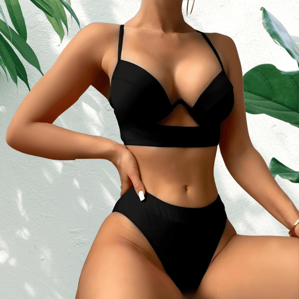 Push-up bikini badedragt med bindedetaljer, sort høj talje, udskæringer. S Push-up bikini badedragt med bindedetaljer, sort høj talje, udskæringer.