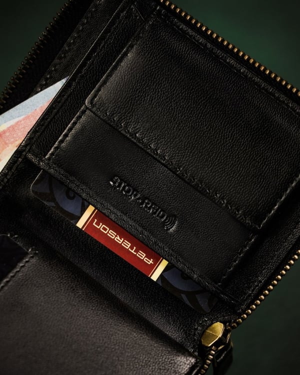 Kompakt herrplånbok med dragkedja i kolfiber - Peterson