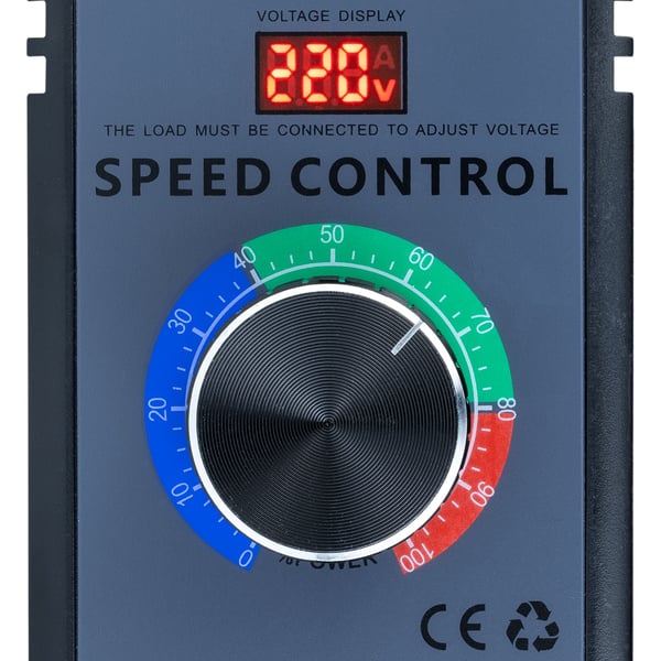 4000W motor-/effekt-/spændingshastighedsregulator i et kabinet med en 230V stikkontakt