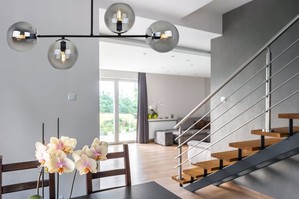 MODERNE HÆNGELAMPE MED GLASKUGLER LED-LYKRONE