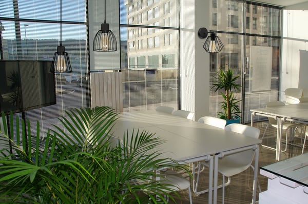 ELEGANT RETRO VÆGLAMPE MED TRÅD SORT LOFT