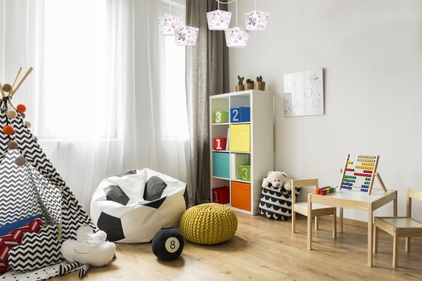 Lofthængende lampe med loftskrone og edderkopskærm