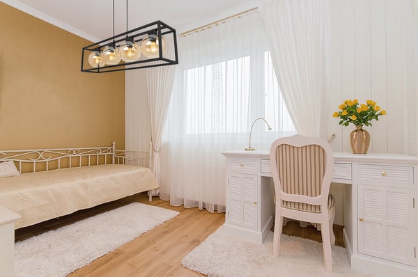 RIIPPUVAN VALAISIMEN HÄKKI, ELEGANTTI LASIPALLO