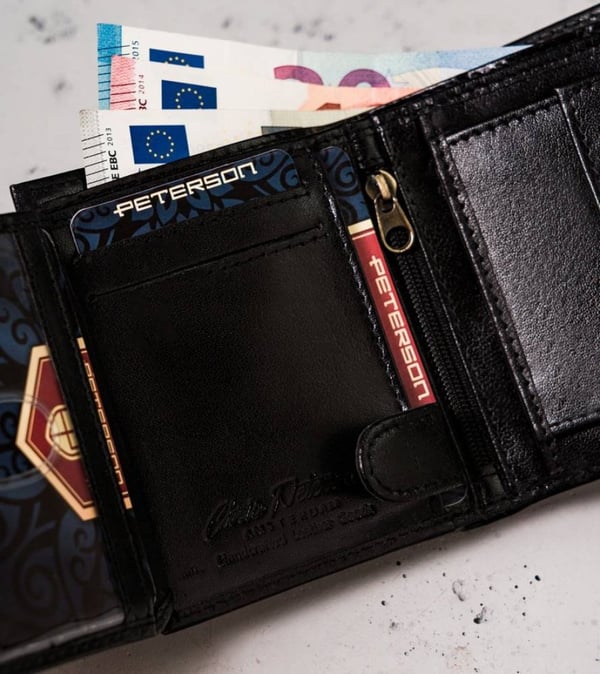Pieni nahkainen miesten lompakko RFID-tunnisteella - Peterson