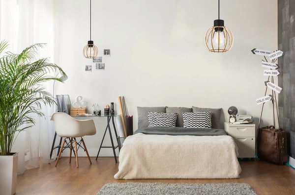 MODERN LED-TAKLAMPA I TRÄ