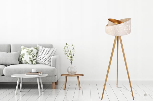 GULVLAMPE MED STÅENDE TRIPOD MØNSTER AF TRÆSKÆRM