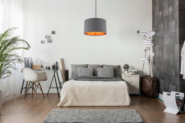 Lofthængende lampe med gylden center LED
