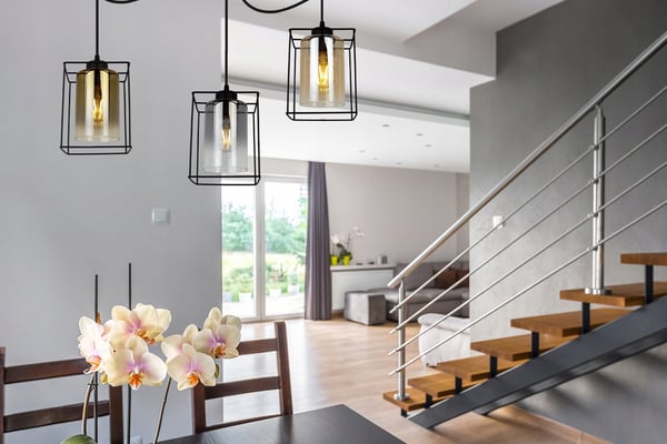 MODERNE ELEGANT HÆNGELAMPE MED GLASSKÆRM