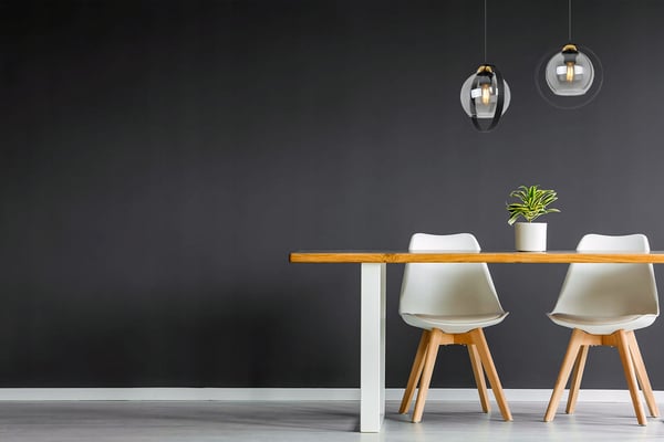 MODERNI RIIPPUVALAISIN LASIRENGASVALAISIN