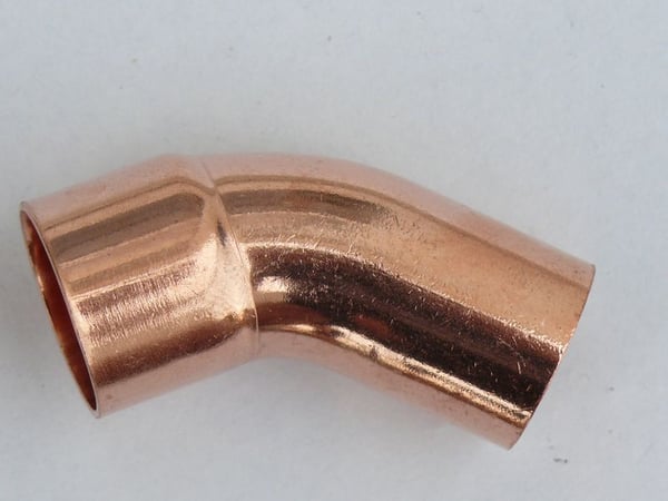 Besco kopparvinkelkoppling 45 grader 22 mm