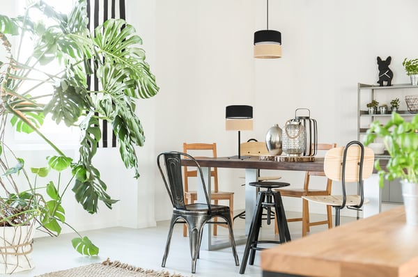 BORDLAMPE I JUTE SKÆRM 20 CM SORT