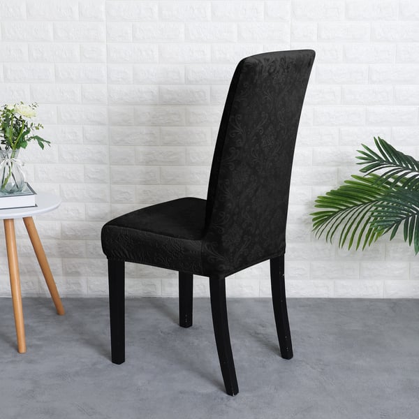 Paksu kohokuvioitu samettinen tuolinpäällinen, musta