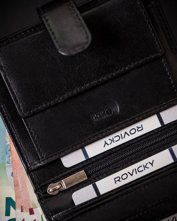 Herrplånbok utrustad med RFID-system tillverkad av naturläder - Rovicky