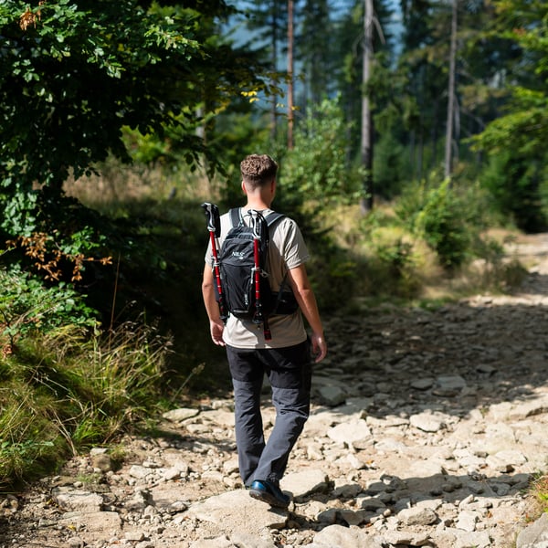 Rygsæk til trekking sort CAVER 18L NILS CAMP NC1950