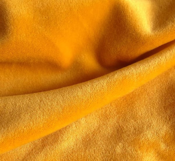Hunajakullanvärinen samettinen tuolinpäällinen, erittäin paksu