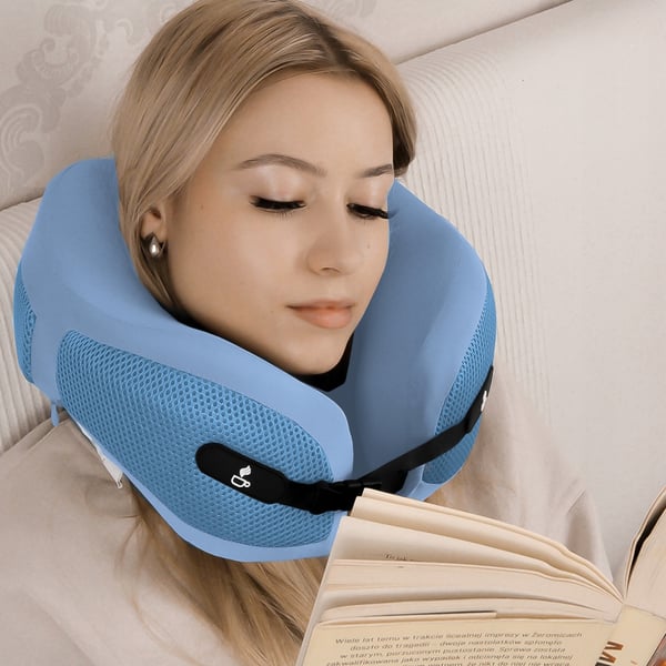 Medi Sleep rejsepude til halsen på et fly