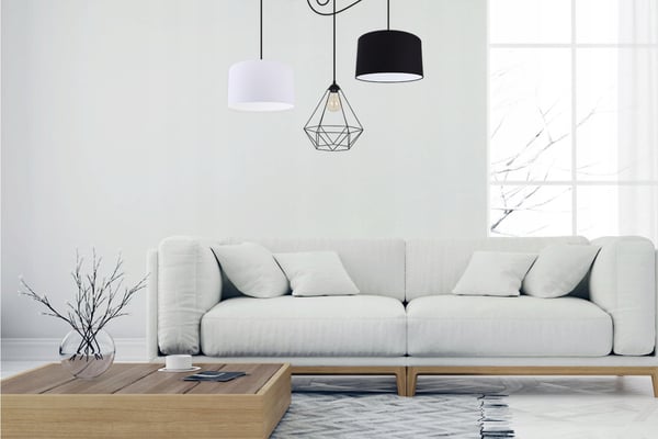 Lofthængende lampe med trådskærm og edderkop