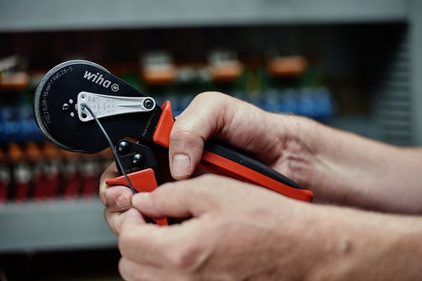 AUTOMATISK KRYMPEMASKINE TIL KABELTYPPER - WH 41246