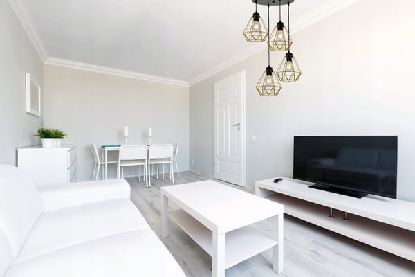 MODERNE ELEGANT HÆNGELAMPE I METAL MED LAMPESKÆRM