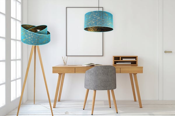 GULVLAMPE MED STÅENDE TRIPOD MØNSTER AF TRÆSKÆRM
