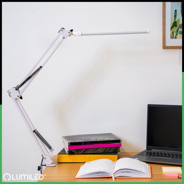 Pöytävalaisin LED-tekniikka Cosmi 8W CCT USB-himmentävä valkoinen kiinnikkeellä Lumiled