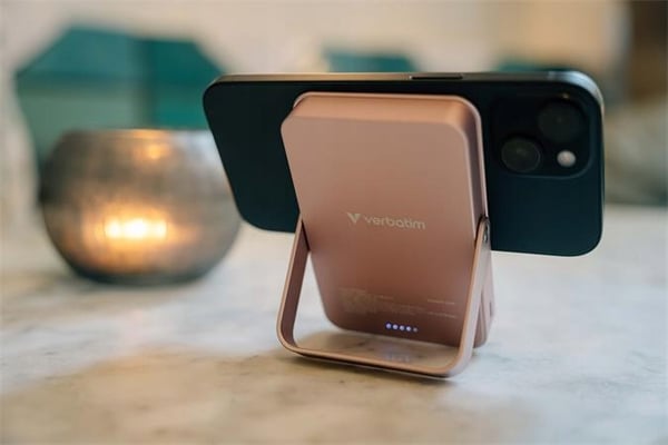 Verbatim Charge 'n' Go Magnetisk Trådløs Powerbank med Stander 10000mAh USB-C PD 3.0 Lyserød