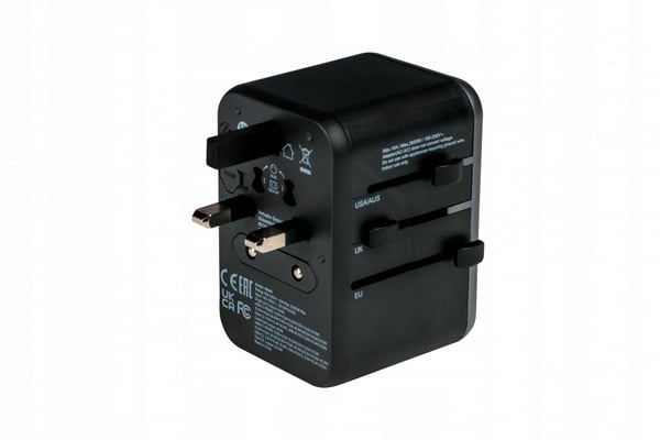 Verbatim UTA-04 globaali matkasovitin 1xUSB-C PD 61W QC 18W, 1xUSB-C 12W, 3xUSB-A 12W