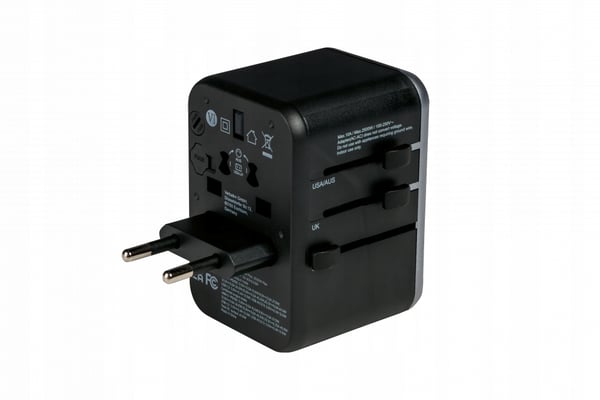 Verbatim UTA-04 globaali matkasovitin 1xUSB-C PD 61W QC 18W, 1xUSB-C 12W, 3xUSB-A 12W