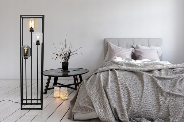 SORT LOFT GULVLAMPE MED GLASSKÆRME