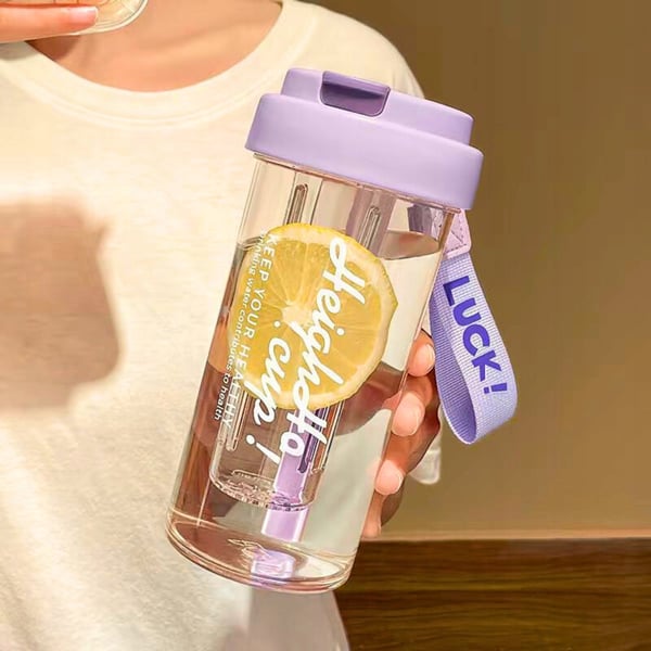 Kestävä juomapullo suodattimella ja juomalaidalla, 600 ml