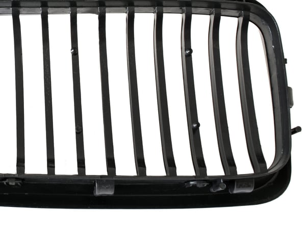 BMW 7 E38 FL 98-01 galler mellan strålkastarna (njurarna) vänster + höger set SVART MATTA