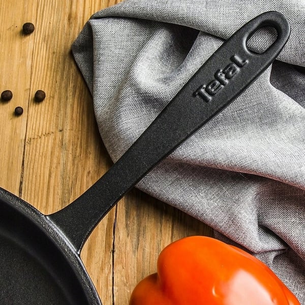 Tefal Tradition E2250504 emaloitu valurautapaistinpannu induktio 26 cm