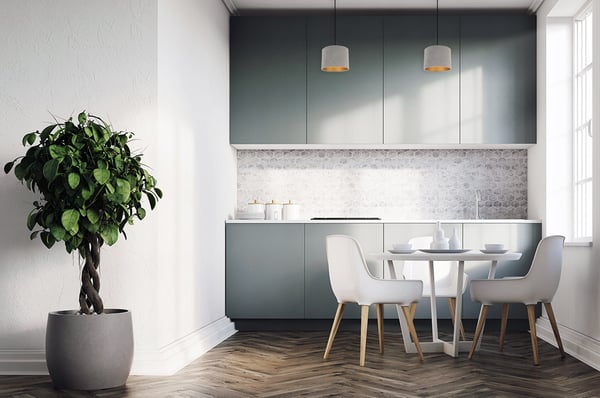 ELEGANT HÆNGELAMPE MED GYLDEN FLØJLSSKÆRM