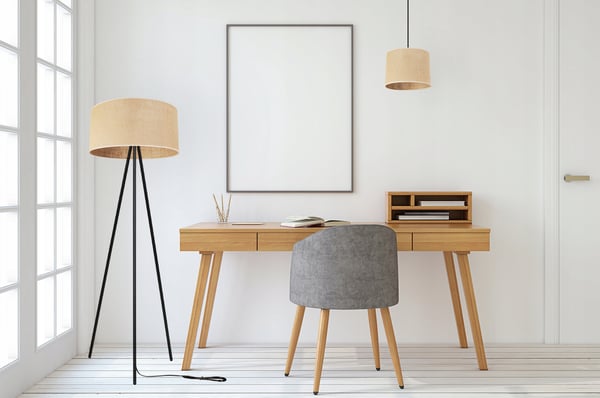 GULVLAMPE MED STÅENDE TRIPOD I METALSKÆRM 45 CM