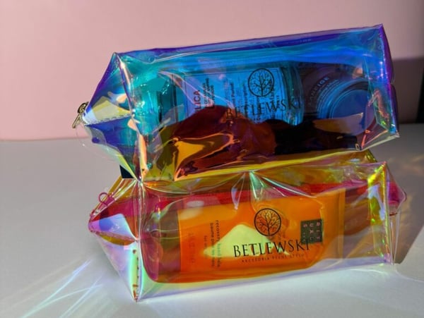 BKP-03 SILVER rektangulär sminkväska holografisk
