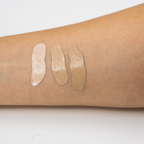 BB Cream med panthenol. Farve PEACH 03. Udjævner hudtonen og fugter.
