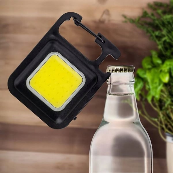 Ficklampa nyckelring LED mini USB uppladdningsbar svart med flasköppnare