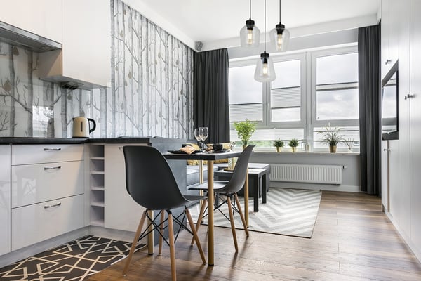 MODERNE ELEGANT HÆNGELAMPE MED GLASSKÆRM