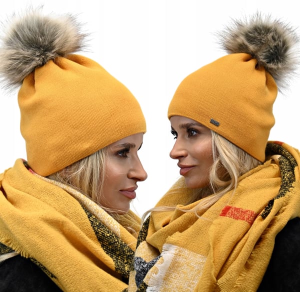 Honungsvarm polsk mössa med pompom A13