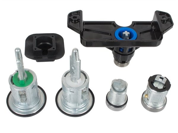 Ford Transit 2006 - set dörrlåsinsatser 2x + tändning + motorhuv + tanklock 5 st. KPL