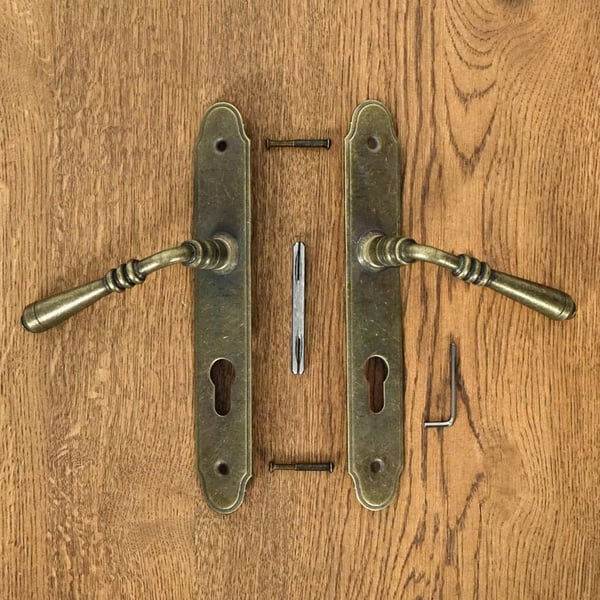 DEVON ovenkahva avaimenreikälevyllä 72 mm sylinterille antiikkikultainen