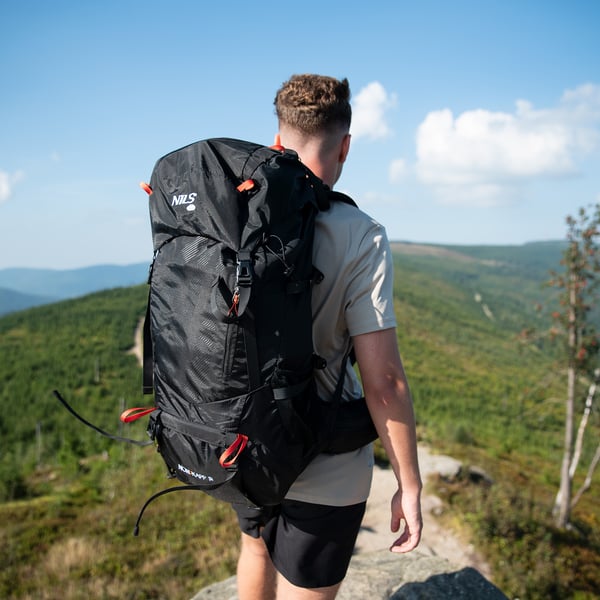Musta retkeilyreppu NORDKAPP 65L NILS CAMP NC1992