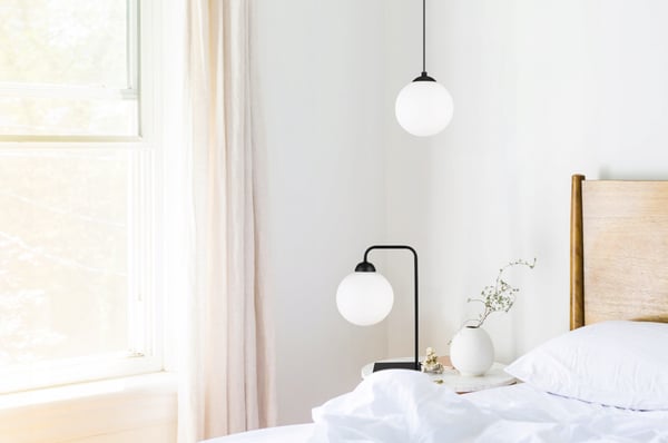 MUSTA LED-PALLOPÖYTÄVALAISIN 15 CM
