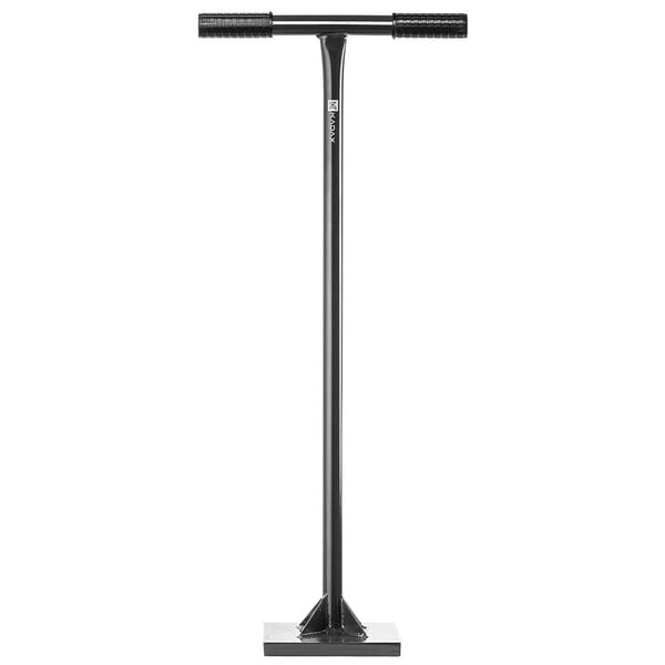 Kompaktori, 20 cm levy, 95,5 cm varren pituus, 3,3 cm akselin halkaisija, 9 kg paino, maalle ja hiekalle