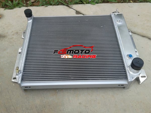 Aluminium Radiator, Kerne Størrelse: 17-1/2" H x 18-1/4" B x 2-1/4" D, Samlet Størrelse: 18" H x 26" B, Øverste Indgang: 1-1/2"